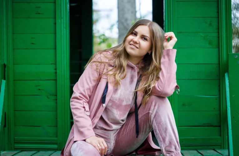 Welurowe dresy dla puszystych